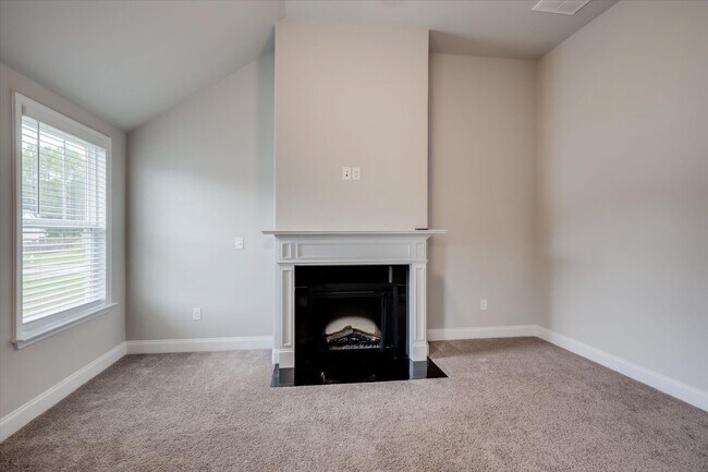 Building Photo - 707 Navan Ln