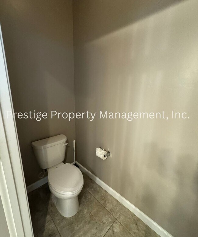 Building Photo - Spacious 4+Den/3 Northwest Home!
