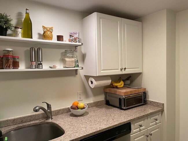 Building Photo - 8 Museum Way