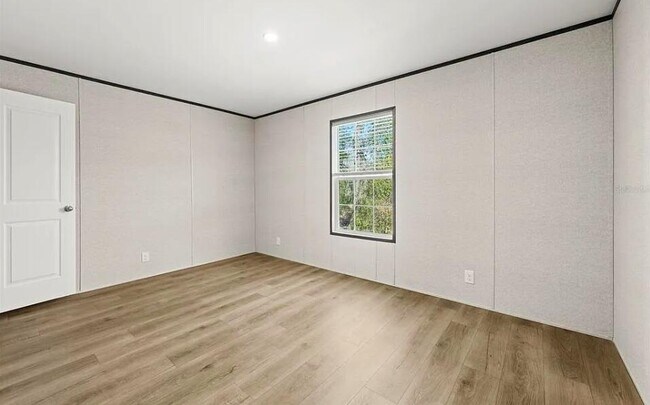 Building Photo - 5350 NE 108th Terrace
