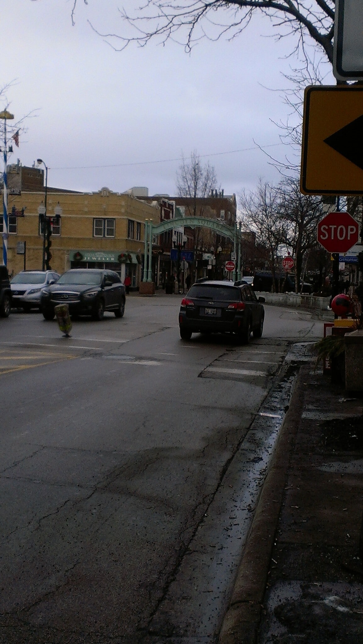 Building Photo - 4655 N Lincoln Ave