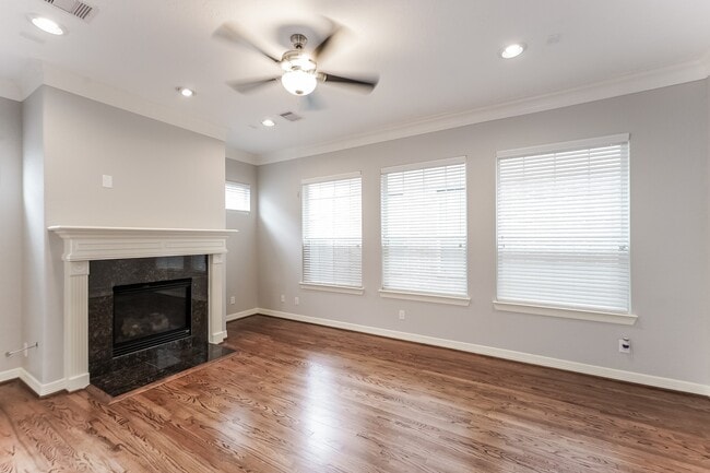 Building Photo - 3215 Holly Thicket Dr