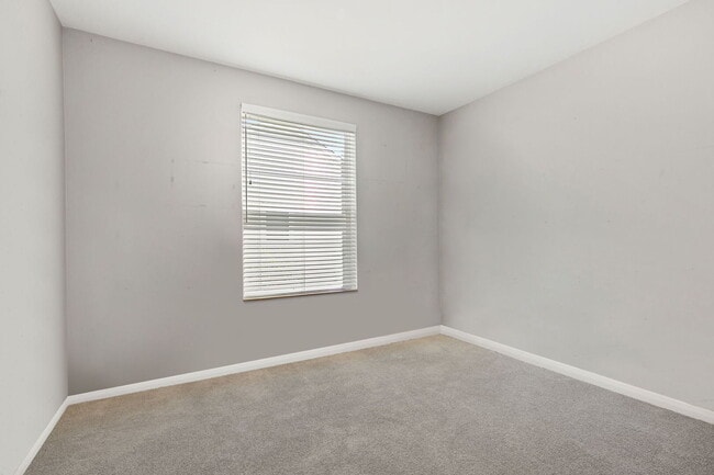 Building Photo - 13060 W Coventry Ln