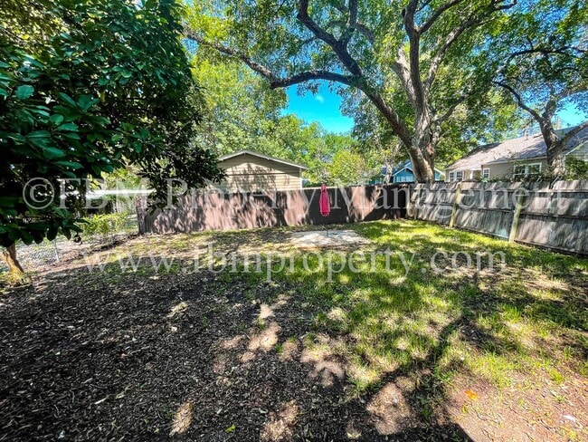 Building Photo - 409 Grace St