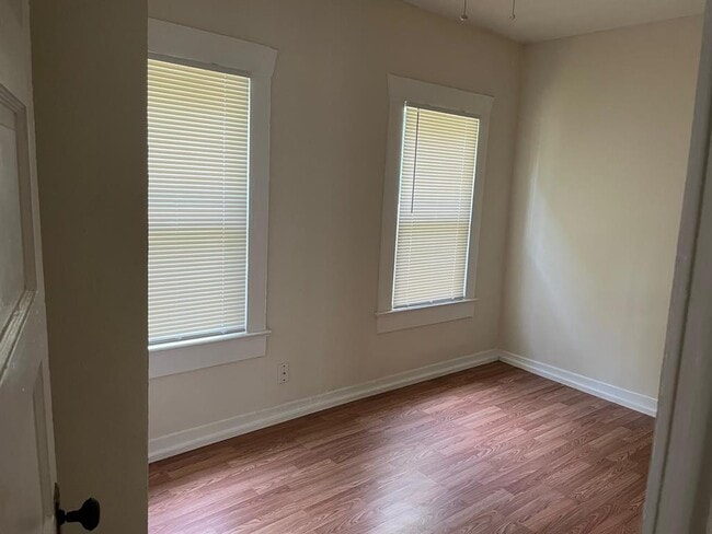 Building Photo - 2518 Waller St