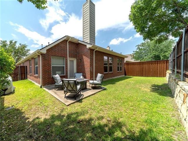 Building Photo - 8574 Robertson Dr