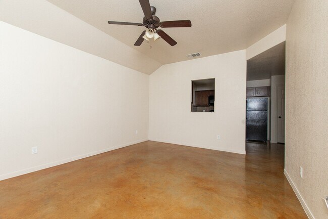 Building Photo - 613 Kendra Dr