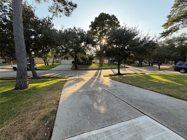 Building Photo - 19026 N Canyon Dr