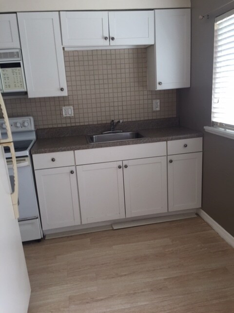 Building Photo - 410 28th St W