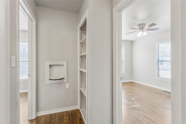 Building Photo - 1217 N Blackwelder Ave