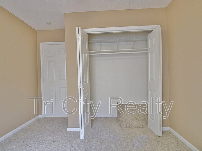 Building Photo - 210 Flat Creek Ct
