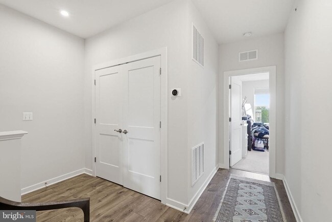 Building Photo - 20354 Newfoundland Sq