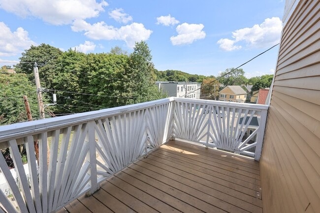 Building Photo - 421 Seaver St