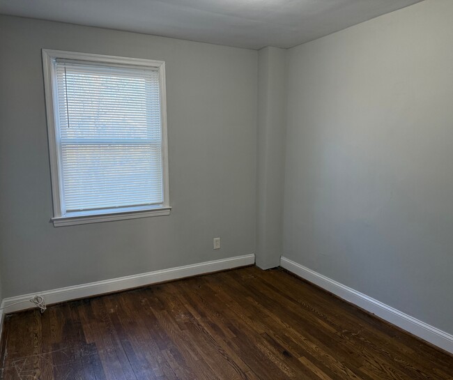 Building Photo - Cozy renovated 2 bedroom apartment