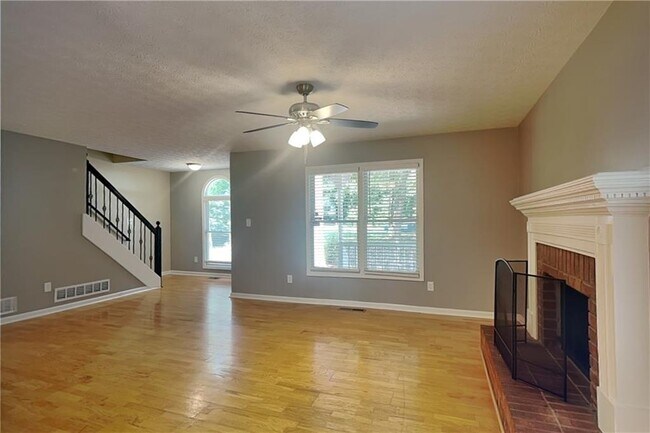 Building Photo - 211 Mill Pointe Dr
