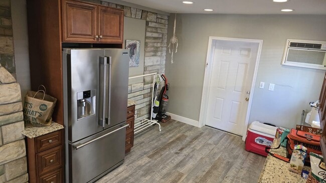 Building Photo - 231 NE 20th Ave