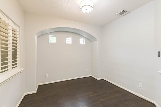 Building Photo - 15 N Flickering Sun Cir