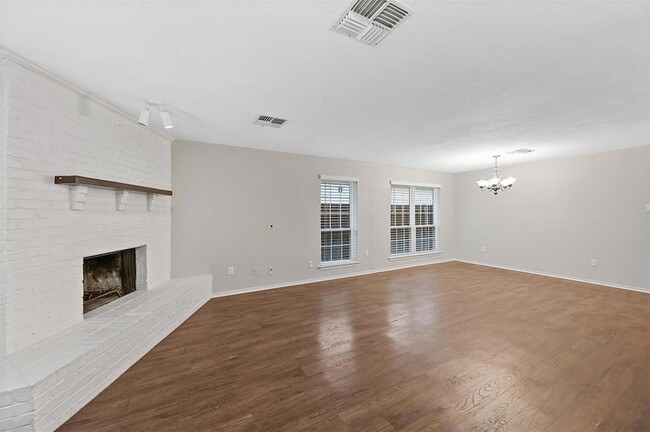 Building Photo - 5126 Collinwood Ave