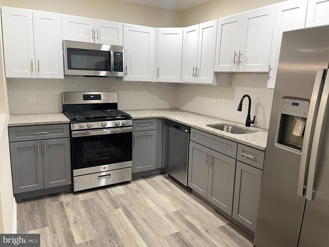 Building Photo - 2411 Tremont St