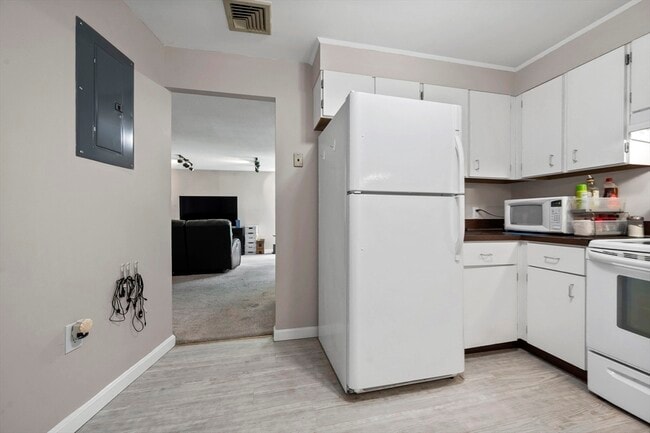 Building Photo - 295 Lynn Shore Dr