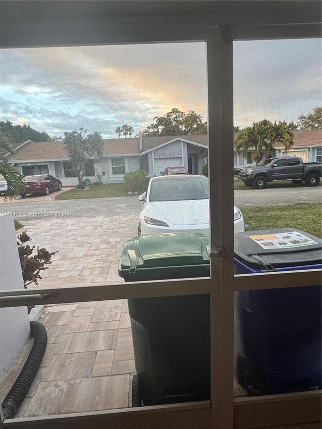 Building Photo - 5482 Lakewood Cir S