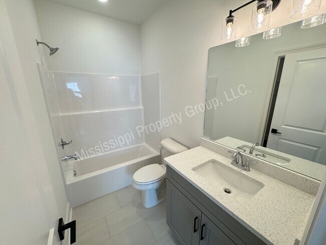 Building Photo - 721 Southview Dr