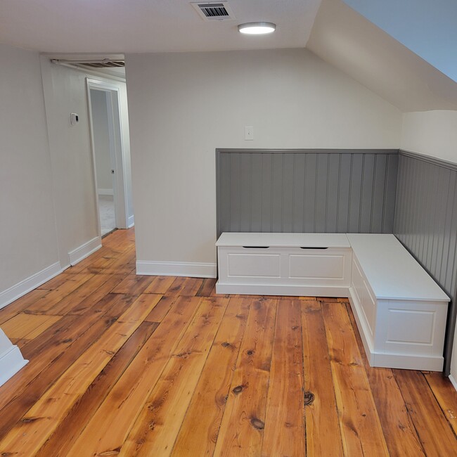 BANQUETTE SEATING IN KITCHEN - 30 W Baltimore St