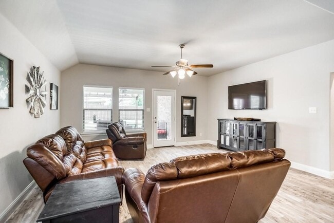 Building Photo - 616 Haven Dr