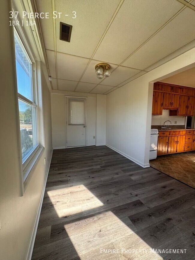 Building Photo - 37 Pierce St