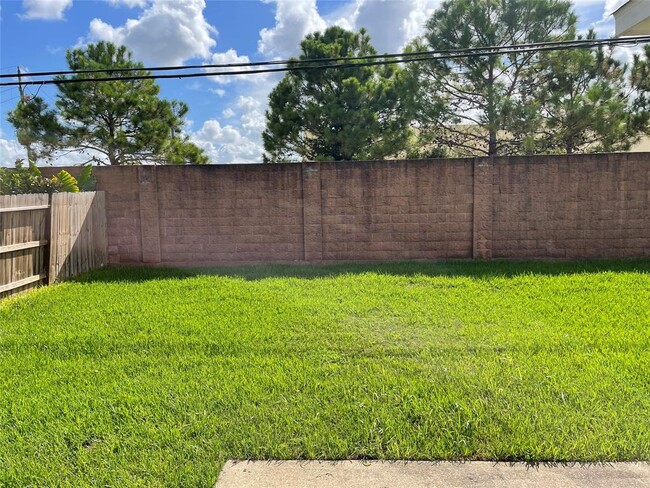 Building Photo - 2721 Hidden Landing Dr