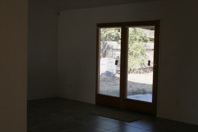Building Photo - BEAUTIFUL 3bd 2ba South Bakersfield W/POOL!!