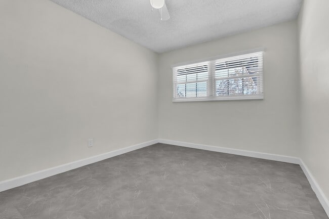 Building Photo - 4824 Benito St