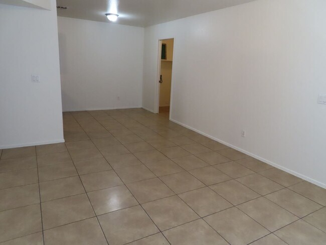 Building Photo - 2 Bedroom 1 Bath in Mesa