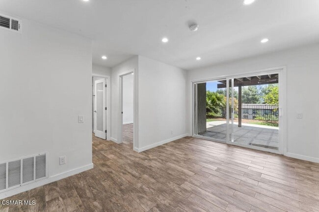 Building Photo - 4 bed, 2 1/2 bath home in the Racquet Club...