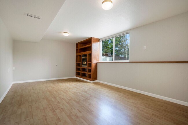 Building Photo - Updated 4 Bedroom Home with Amazing Yard, ...