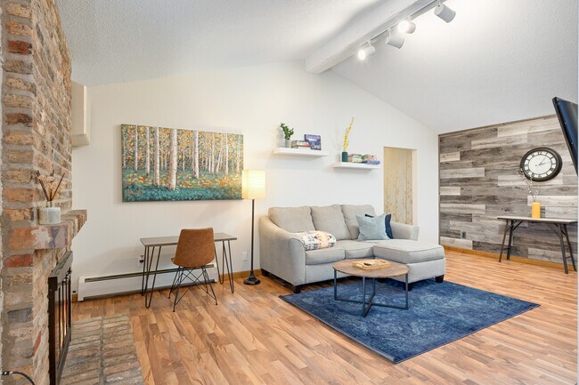 Building Photo - 1008 Westbrooke Way