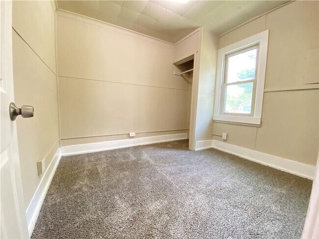 Building Photo - Affordable 3 Bedroom 1 Bath Home