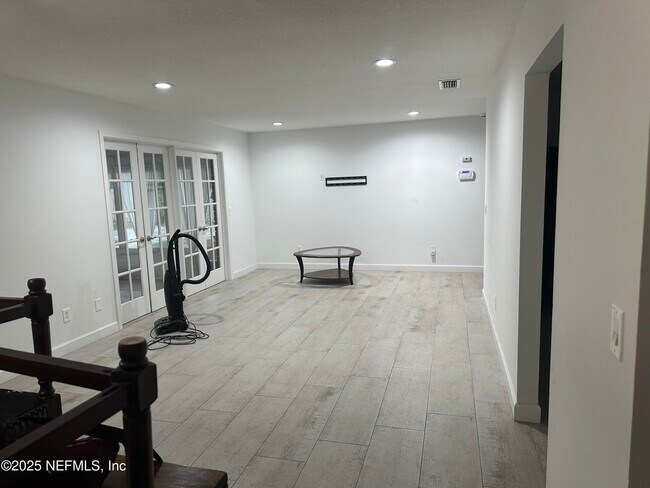 Building Photo - 7335 Floral Ridge Dr