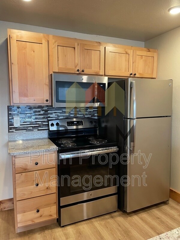 Building Photo - 1245 Waverly St