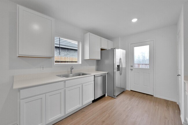 Building Photo - 533 Brook Terrance Ln