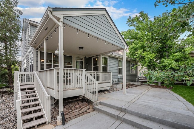 Building Photo - Beautiful homes in Castle Pines North!