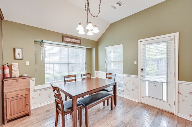 Building Photo - 1705 Fairfax Dr