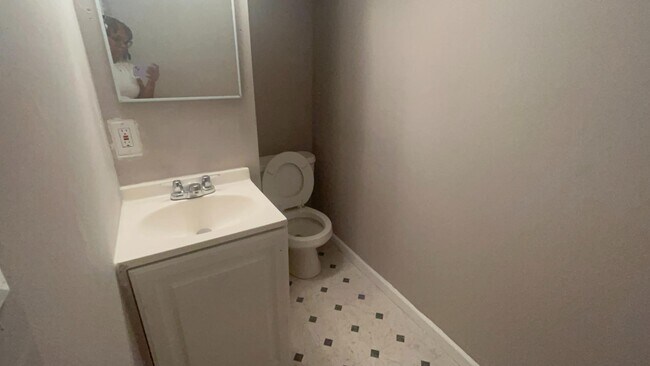 Building Photo - 522 Alcove Ave