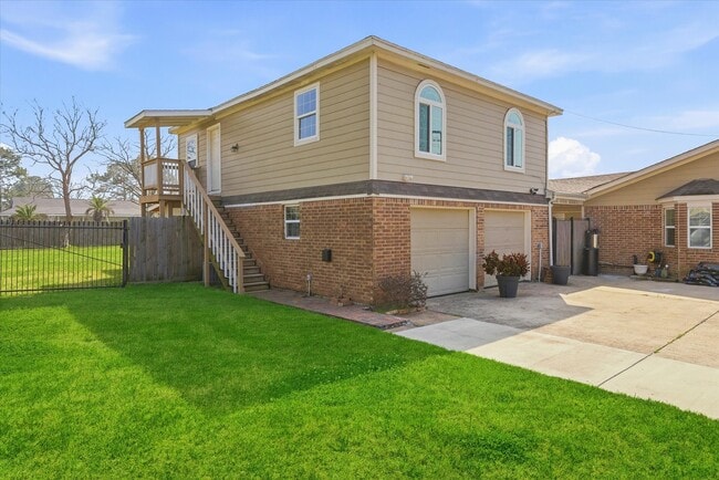 Building Photo - 8902 Courtney Dr