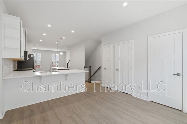 Building Photo - 4322 Ellipse Ter