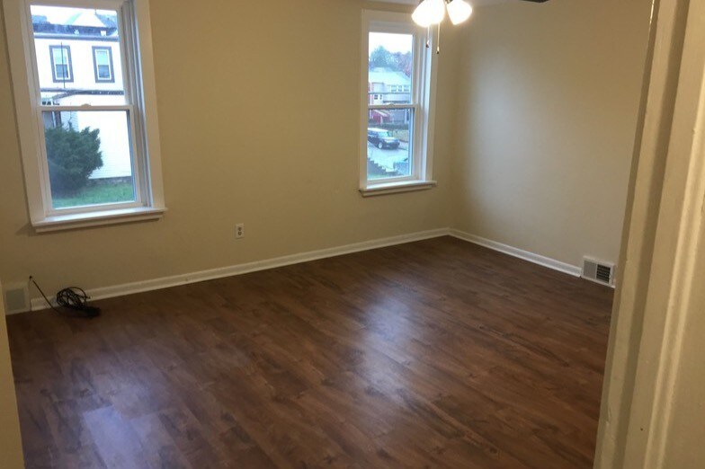 Building Photo - 3209 Parkview Ave