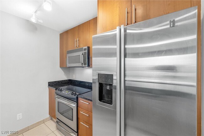 Building Photo - 200 W Sahara Ave