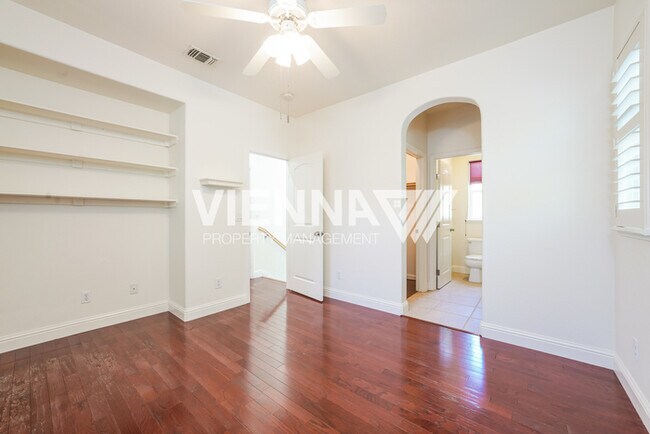 Building Photo - 48 Villa Gardens Ct