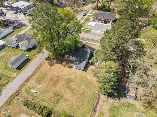 Building Photo - 302 W Main St