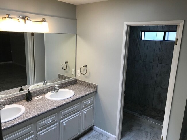 Building Photo - Spacious and Ready to Enjoy in Green Brier! A gated community.